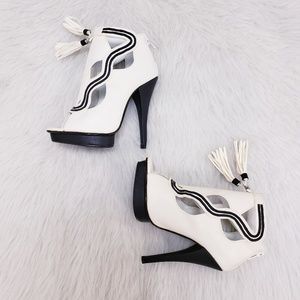 NWT Peep Toe Tassel Booties